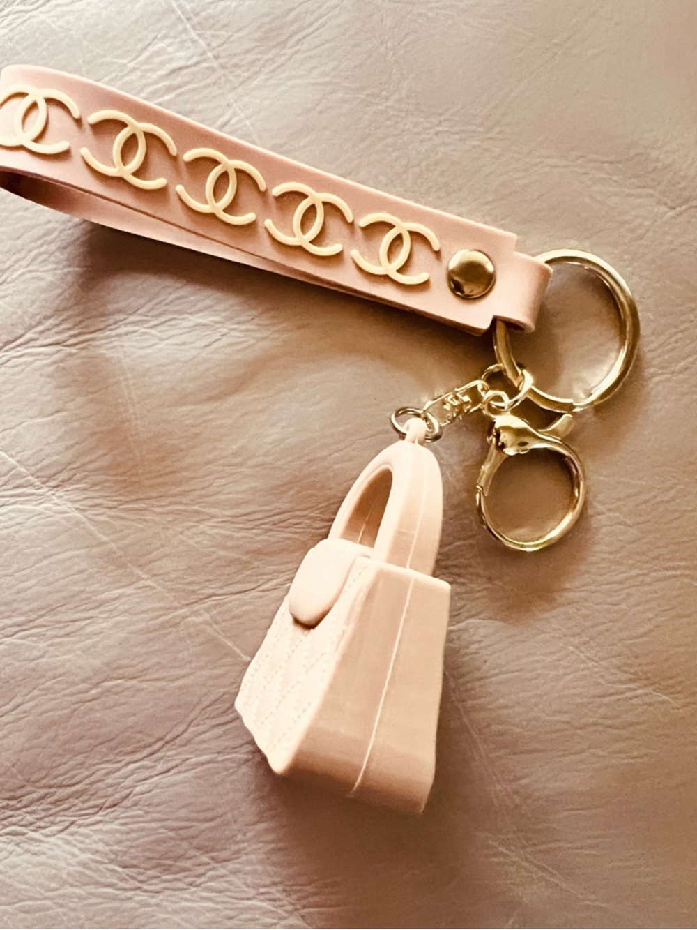 Tan Quilted Mini Bag CC Logo Keyring with Gold Hardware. NEW - Picture 3 of 4